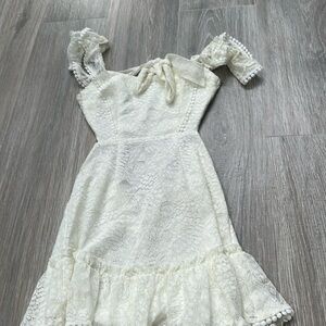 hello Molly XS white dress with bow on back